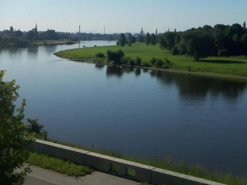 Ambiente-An-Der-Elbe-Wohnung-Og Dresden